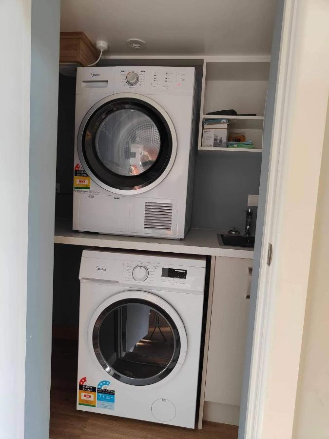Fully Renovated Hillside Apartment Close To City Christchurch Kültér fotó