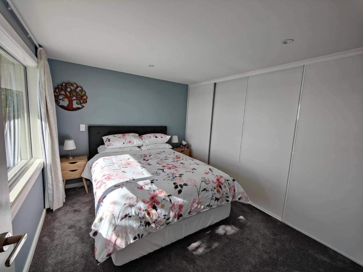 Fully Renovated Hillside Apartment Close To City Christchurch Kültér fotó