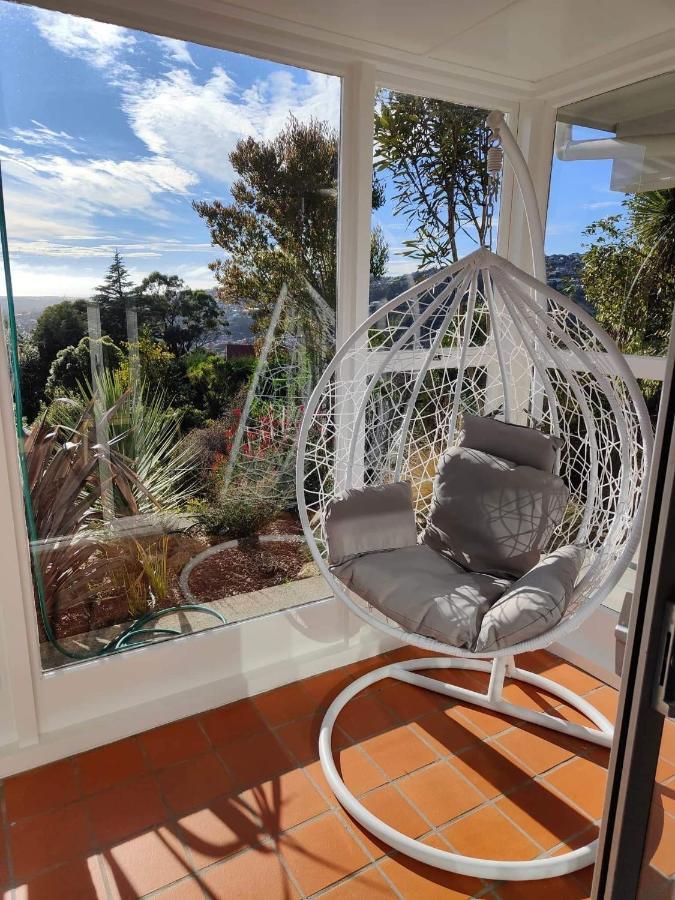 Fully Renovated Hillside Apartment Close To City Christchurch Kültér fotó