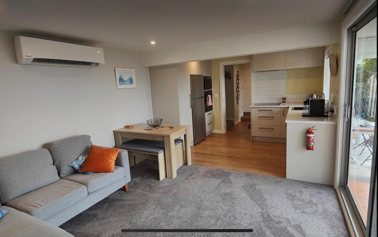Fully Renovated Hillside Apartment Close To City Christchurch Kültér fotó