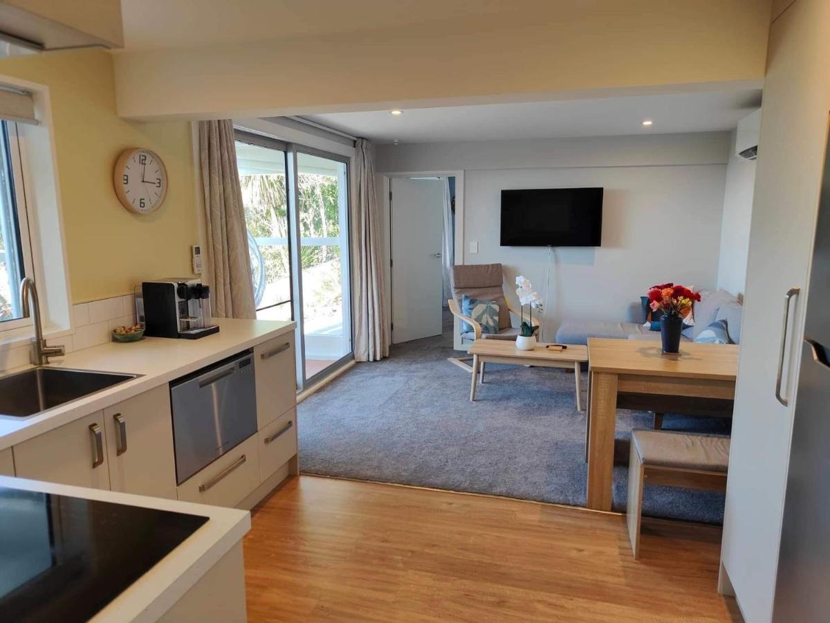 Fully Renovated Hillside Apartment Close To City Christchurch Kültér fotó
