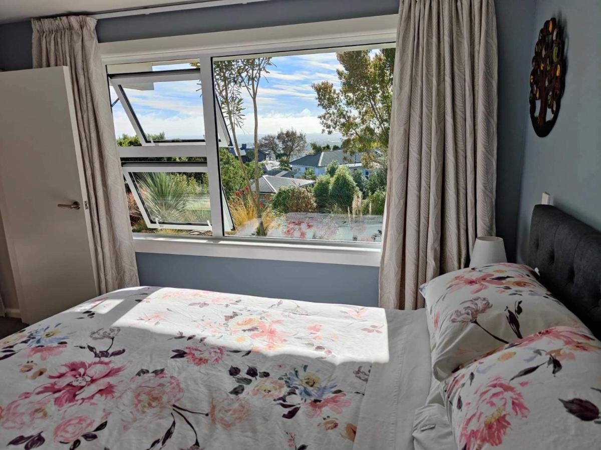 Fully Renovated Hillside Apartment Close To City Christchurch Kültér fotó