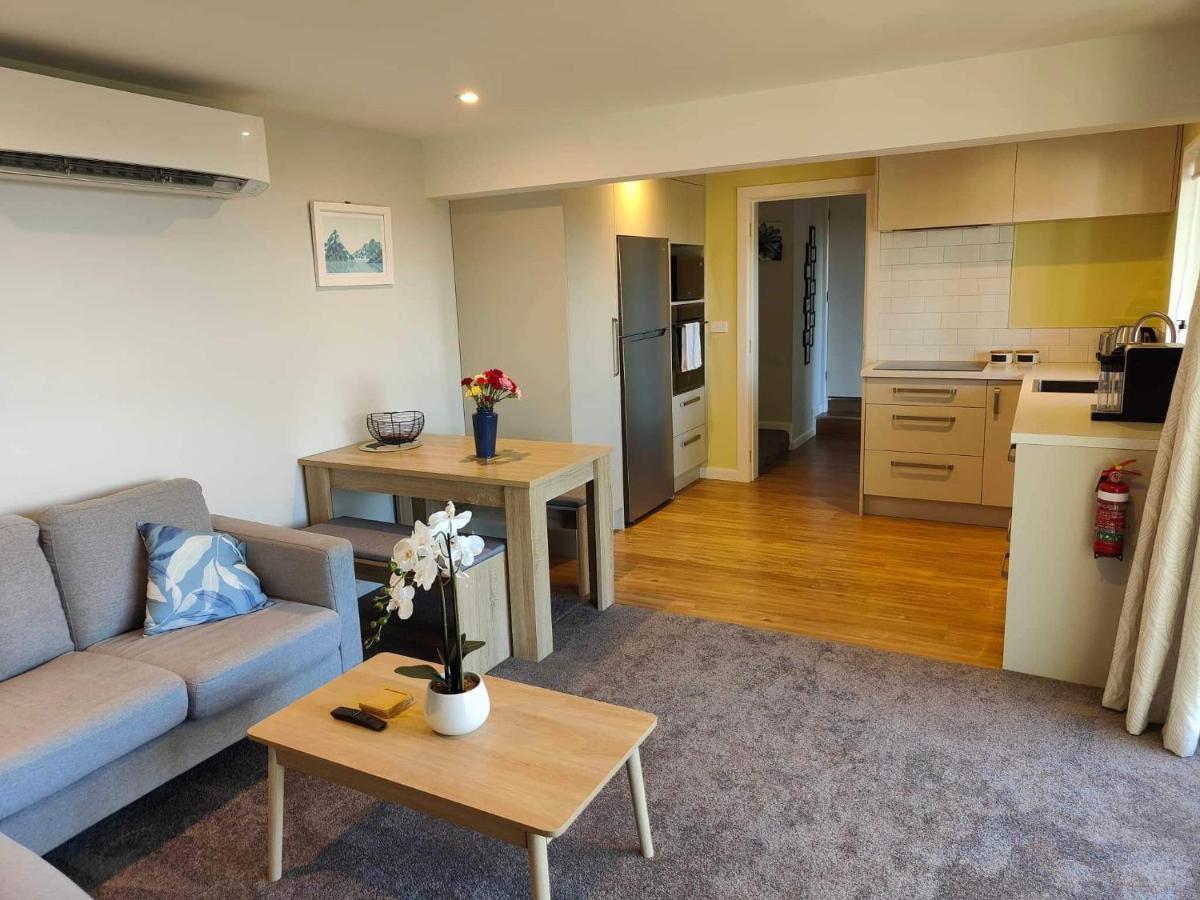 Fully Renovated Hillside Apartment Close To City Christchurch Kültér fotó
