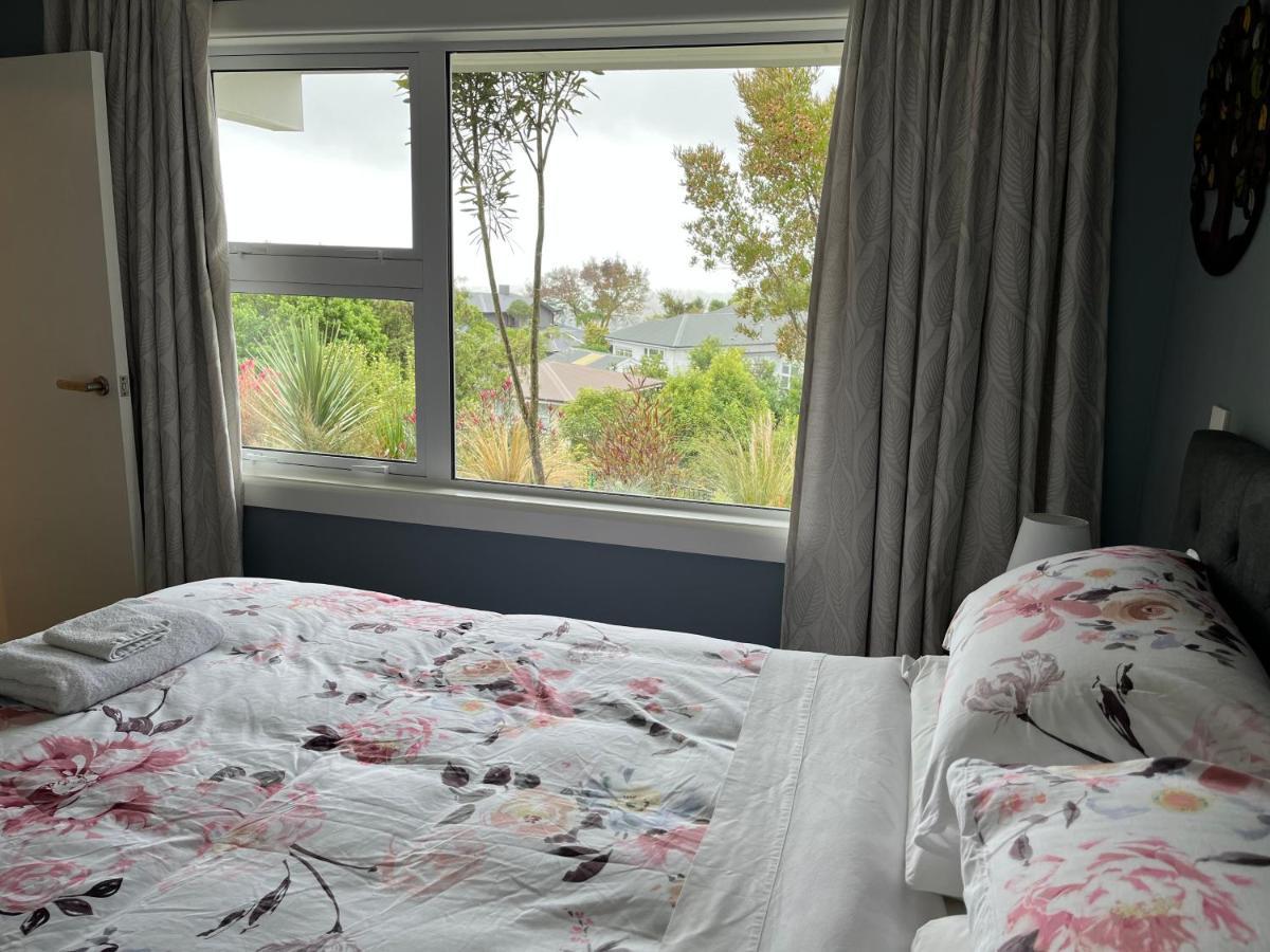 Fully Renovated Hillside Apartment Close To City Christchurch Kültér fotó